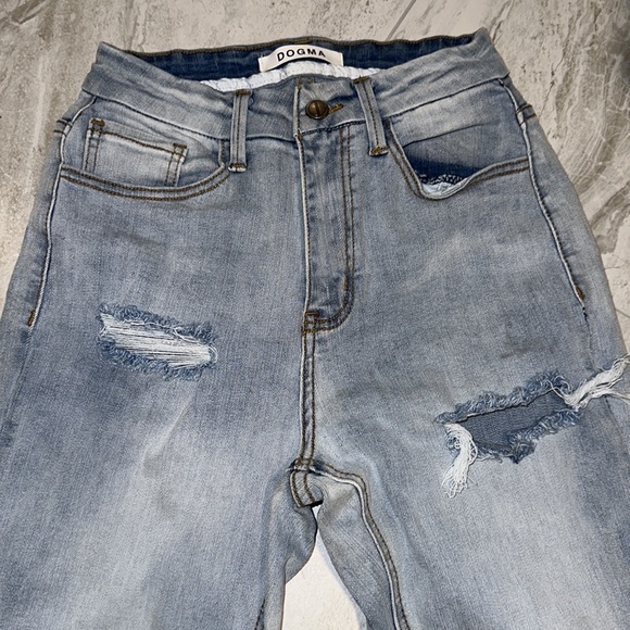 Distressed jeans - Picture 2 of 4